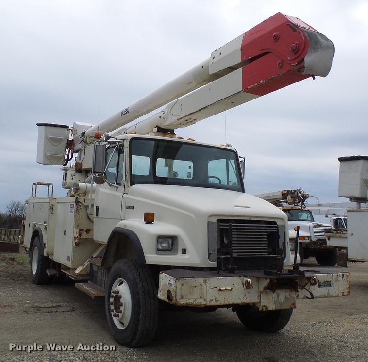image for item DF7168 1999 Freightliner FL80 bucket truck