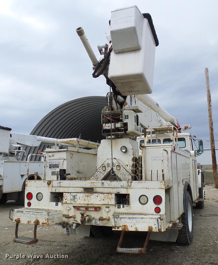 image for item DF7168 1999 Freightliner FL80 bucket truck