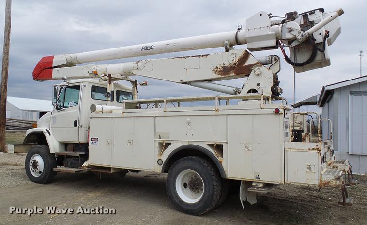 image for item DF7168 1999 Freightliner FL80 bucket truck