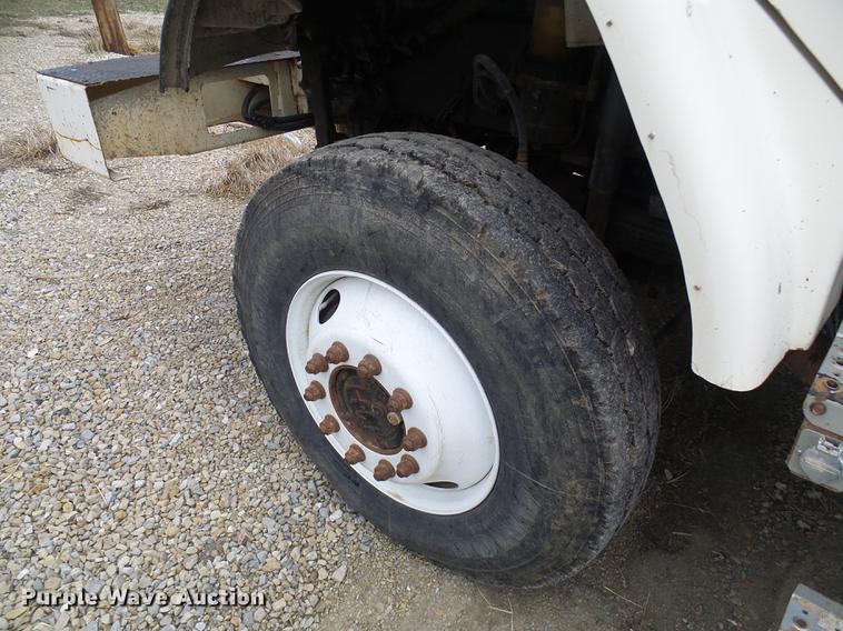 image for item DF7168 1999 Freightliner FL80 bucket truck