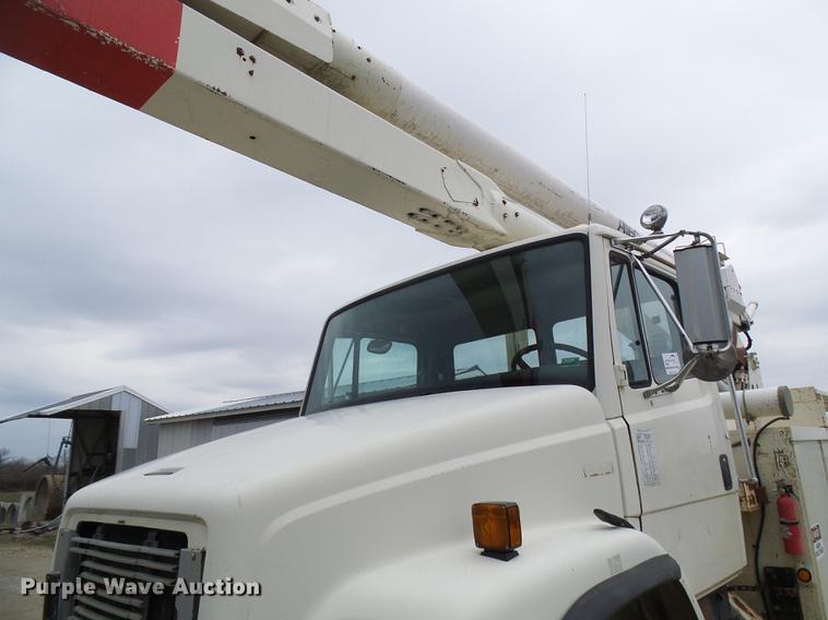 image for item DF7168 1999 Freightliner FL80 bucket truck