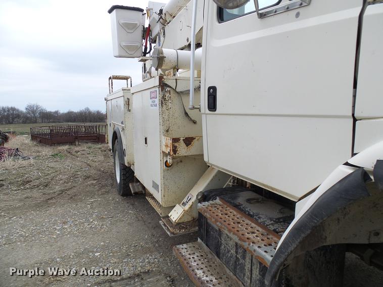 image for item DF7168 1999 Freightliner FL80 bucket truck