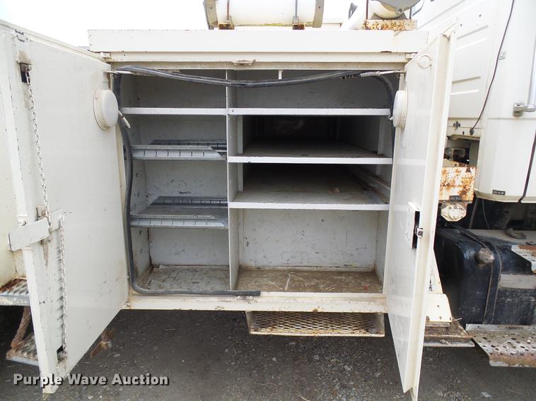 image for item DF7168 1999 Freightliner FL80 bucket truck