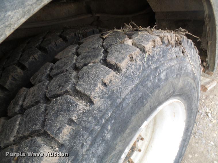 image for item DF7168 1999 Freightliner FL80 bucket truck