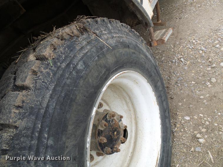 image for item DF7168 1999 Freightliner FL80 bucket truck