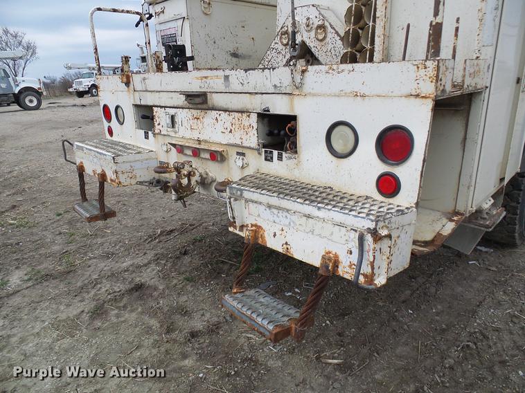 image for item DF7168 1999 Freightliner FL80 bucket truck