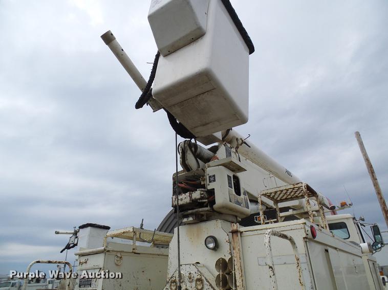 image for item DF7168 1999 Freightliner FL80 bucket truck