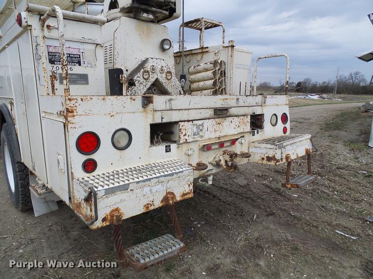 image for item DF7168 1999 Freightliner FL80 bucket truck