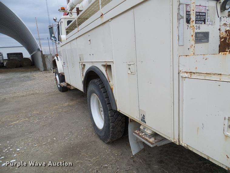 image for item DF7168 1999 Freightliner FL80 bucket truck