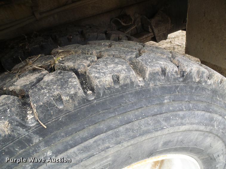 image for item DF7168 1999 Freightliner FL80 bucket truck