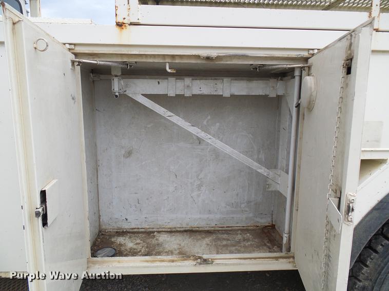 image for item DF7168 1999 Freightliner FL80 bucket truck