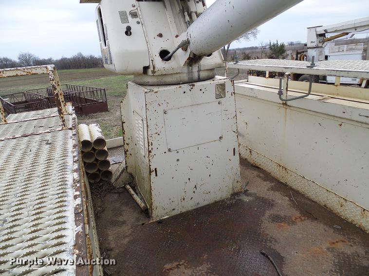 image for item DF7168 1999 Freightliner FL80 bucket truck