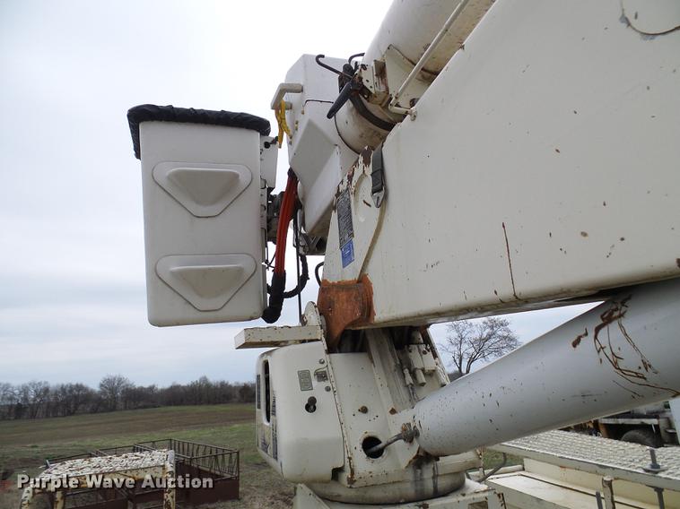 image for item DF7168 1999 Freightliner FL80 bucket truck
