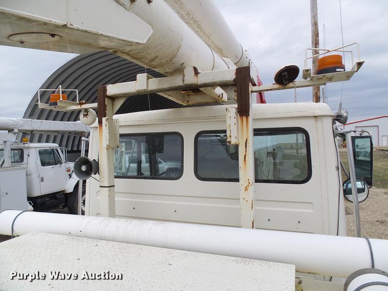 image for item DF7168 1999 Freightliner FL80 bucket truck