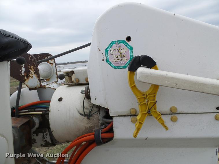 image for item DF7168 1999 Freightliner FL80 bucket truck