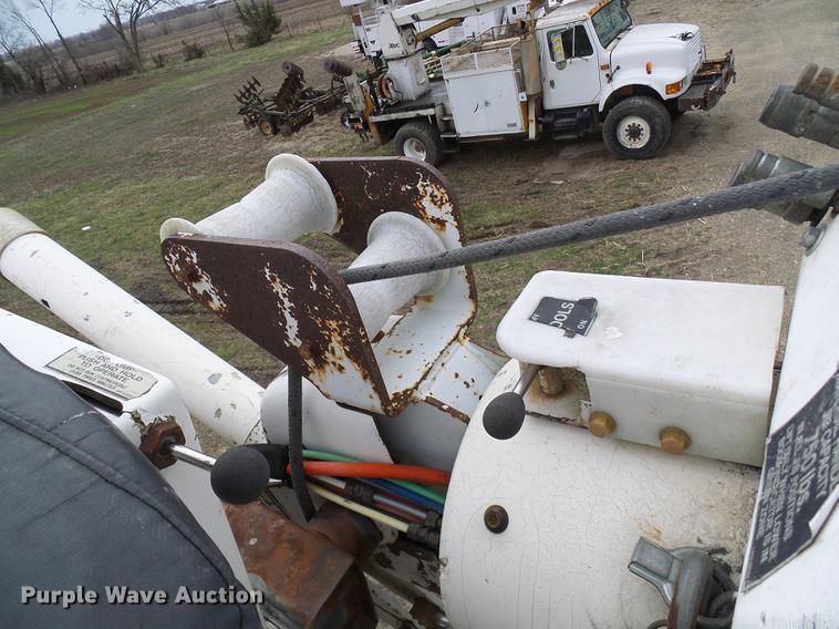 image for item DF7168 1999 Freightliner FL80 bucket truck