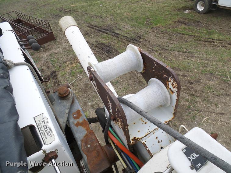 image for item DF7168 1999 Freightliner FL80 bucket truck