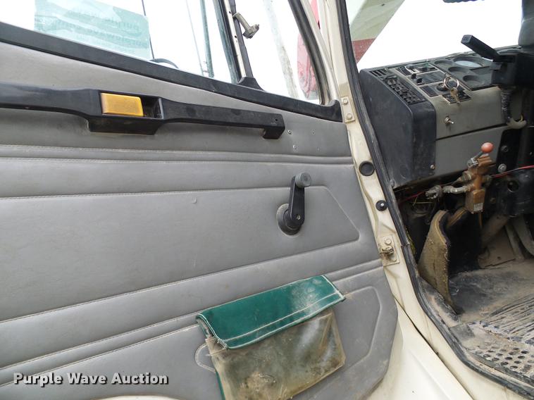 image for item DF7168 1999 Freightliner FL80 bucket truck