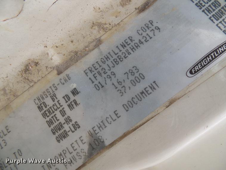 image for item DF7168 1999 Freightliner FL80 bucket truck