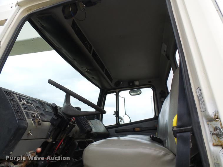 image for item DF7168 1999 Freightliner FL80 bucket truck