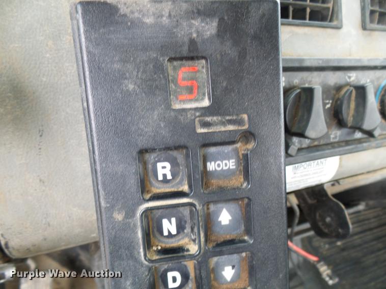 image for item DF7168 1999 Freightliner FL80 bucket truck