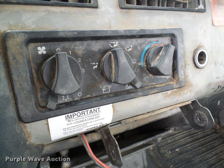 image for item DF7168 1999 Freightliner FL80 bucket truck