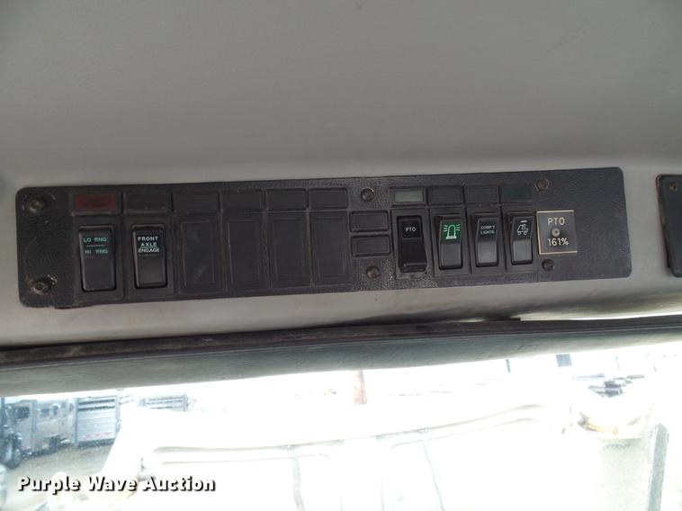 image for item DF7168 1999 Freightliner FL80 bucket truck