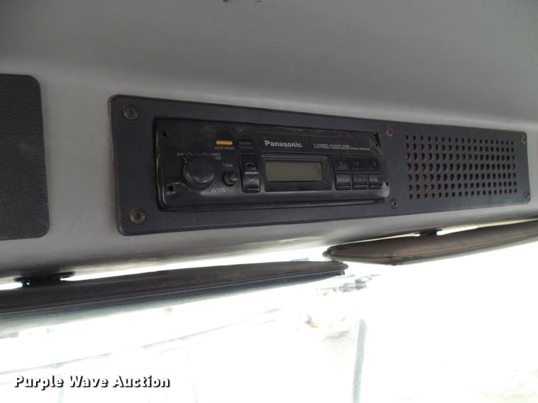 image for item DF7168 1999 Freightliner FL80 bucket truck