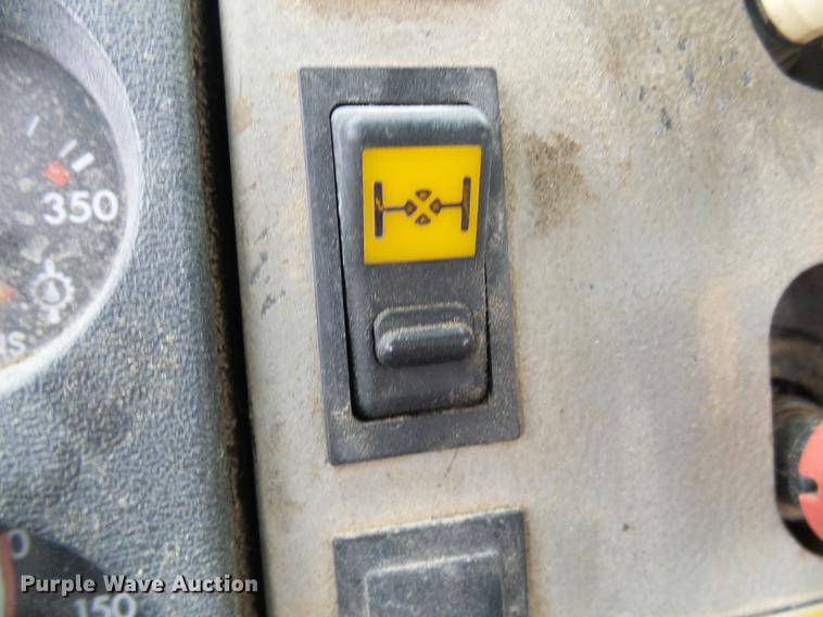 image for item DF7168 1999 Freightliner FL80 bucket truck