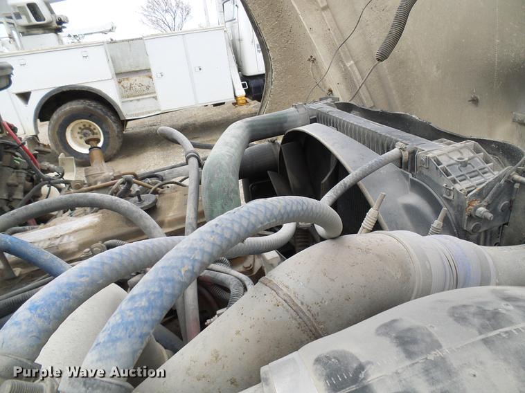 image for item DF7168 1999 Freightliner FL80 bucket truck