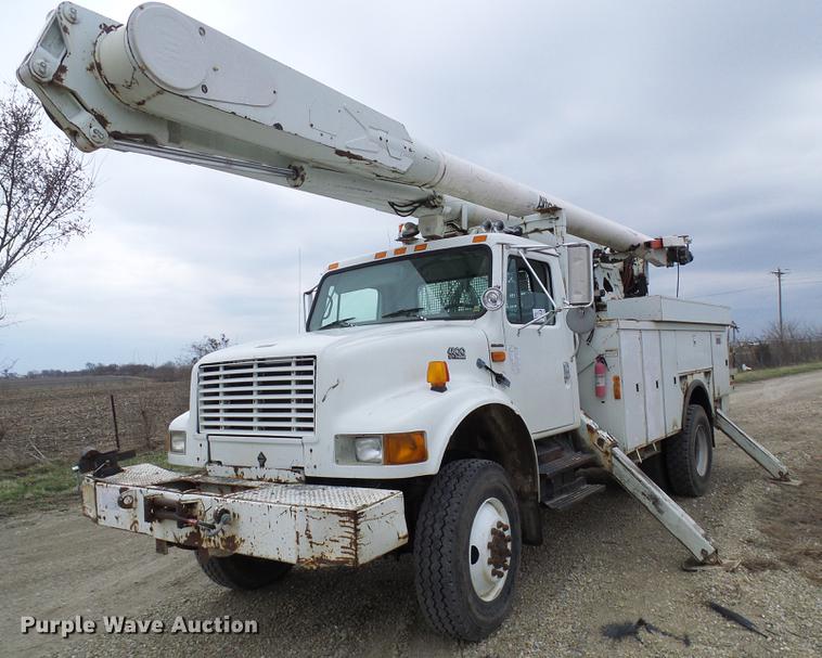 image for item DF7169 2000 International 4800 bucket truck