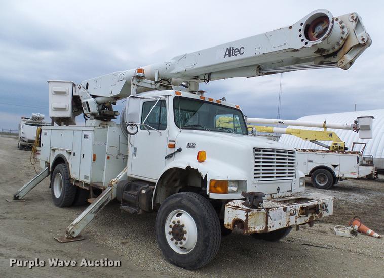 image for item DF7169 2000 International 4800 bucket truck