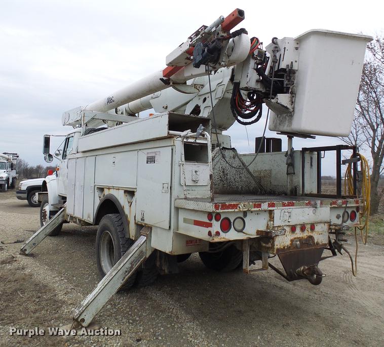 image for item DF7169 2000 International 4800 bucket truck