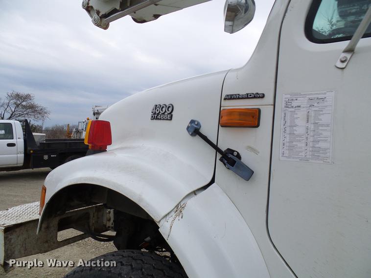 image for item DF7169 2000 International 4800 bucket truck