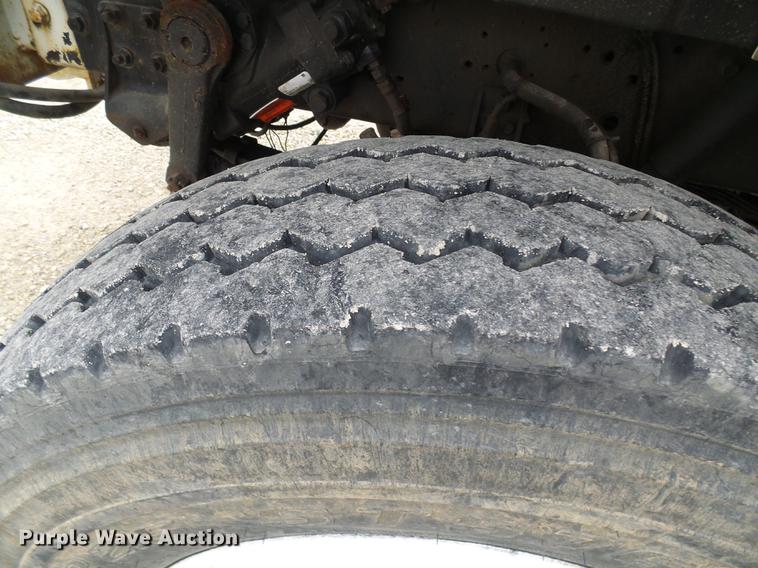 image for item DF7169 2000 International 4800 bucket truck