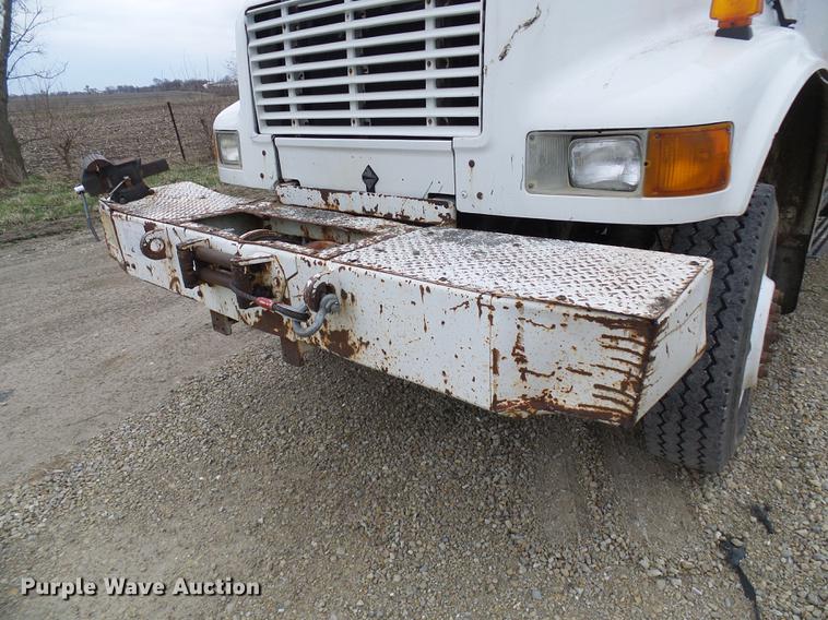 image for item DF7169 2000 International 4800 bucket truck