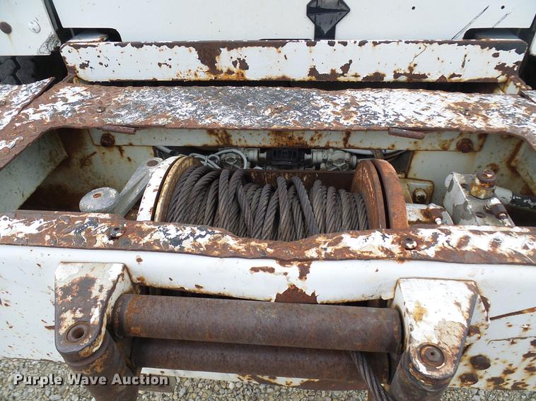 image for item DF7169 2000 International 4800 bucket truck