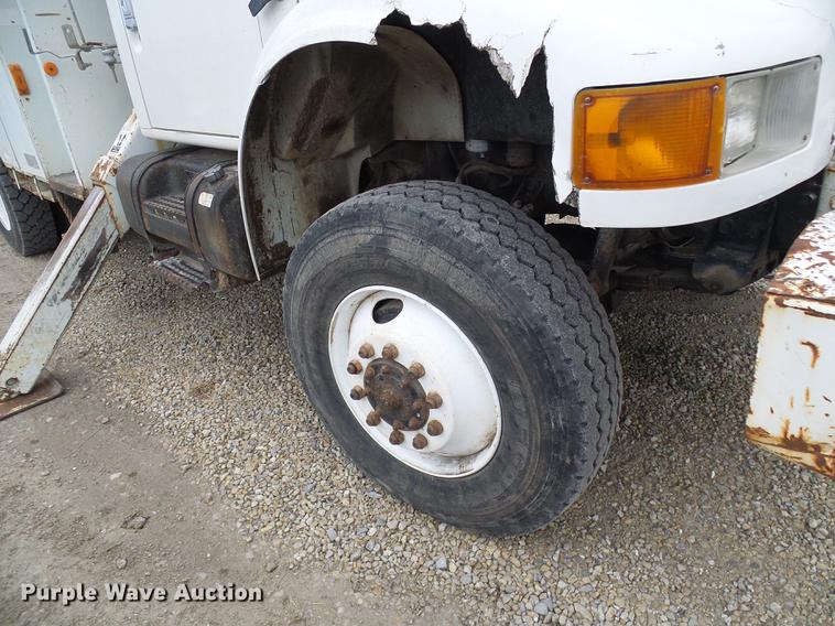 image for item DF7169 2000 International 4800 bucket truck