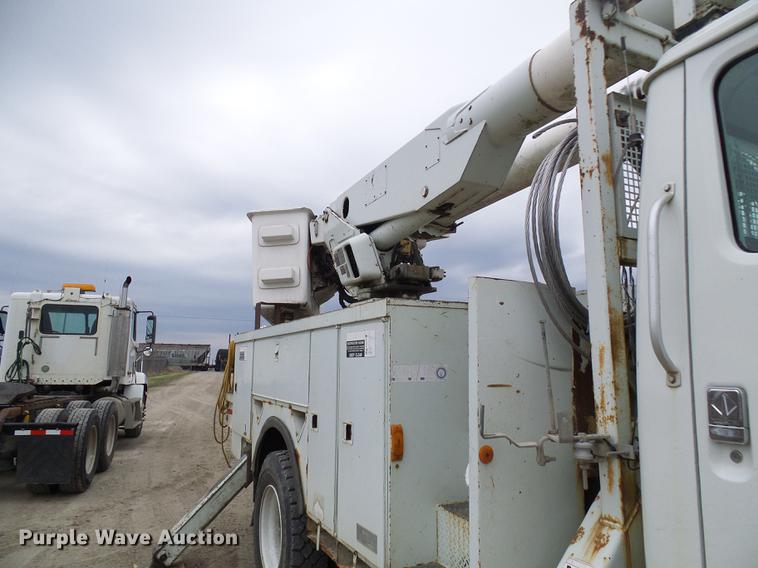 image for item DF7169 2000 International 4800 bucket truck