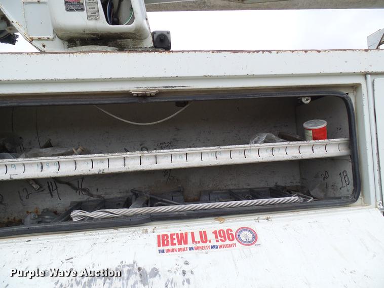 image for item DF7169 2000 International 4800 bucket truck