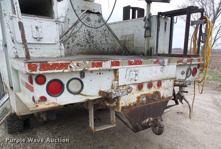 image for item DF7169 2000 International 4800 bucket truck