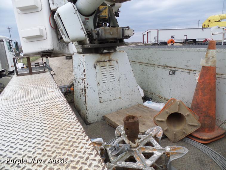 image for item DF7169 2000 International 4800 bucket truck