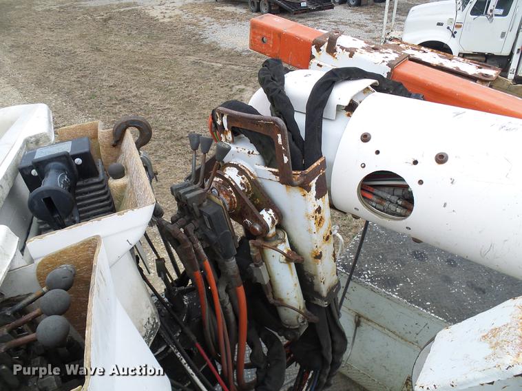 image for item DF7169 2000 International 4800 bucket truck