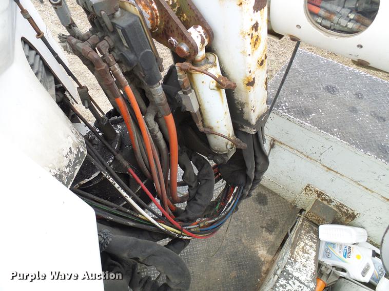 image for item DF7169 2000 International 4800 bucket truck