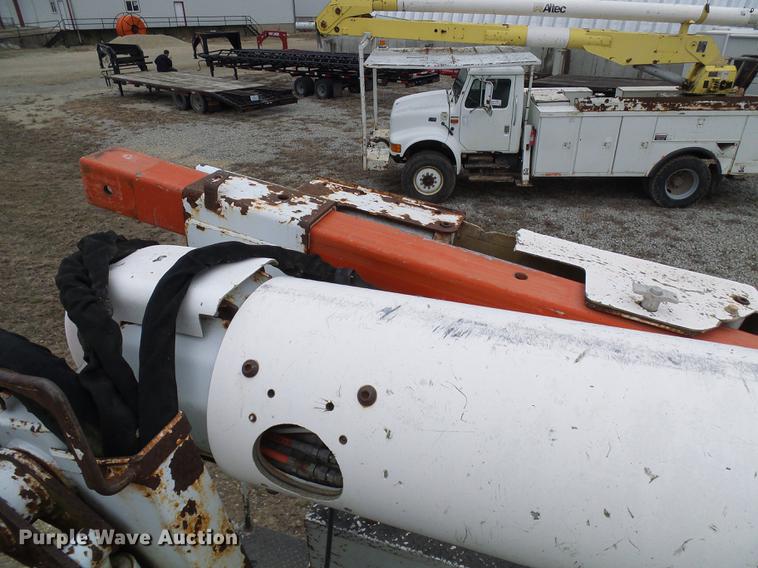 image for item DF7169 2000 International 4800 bucket truck