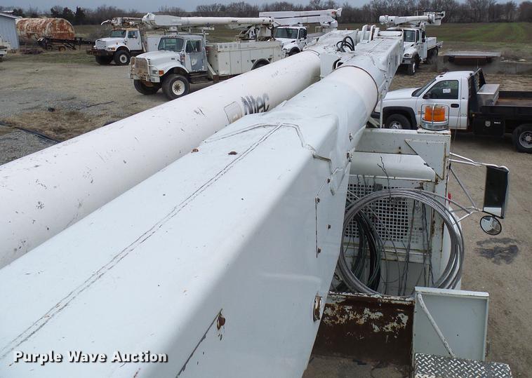 image for item DF7169 2000 International 4800 bucket truck