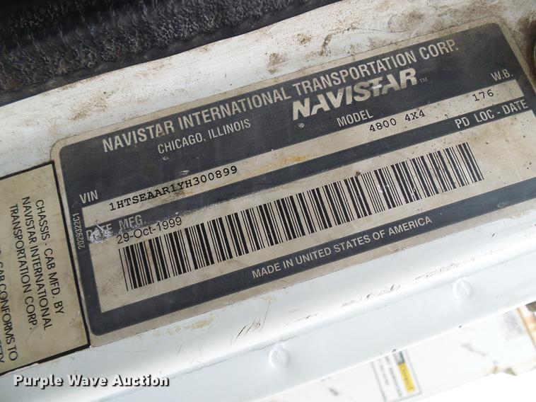 image for item DF7169 2000 International 4800 bucket truck