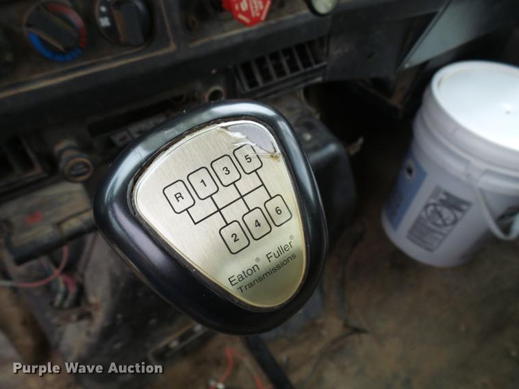 image for item DF7169 2000 International 4800 bucket truck