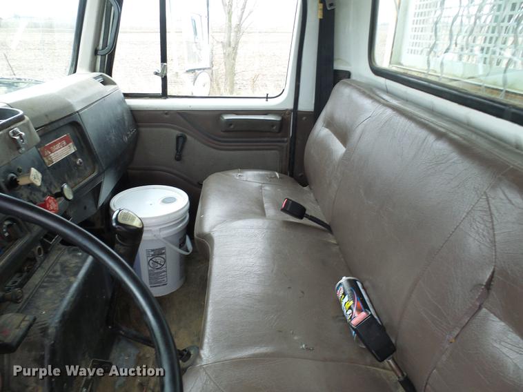 image for item DF7169 2000 International 4800 bucket truck