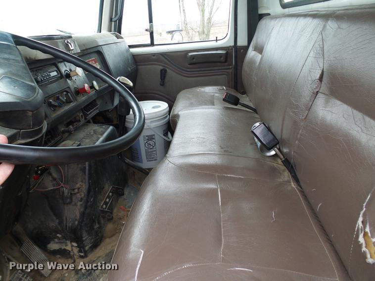 image for item DF7169 2000 International 4800 bucket truck